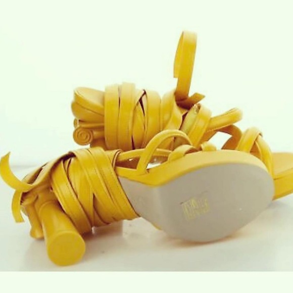 Chanel - Picture 2 of 3